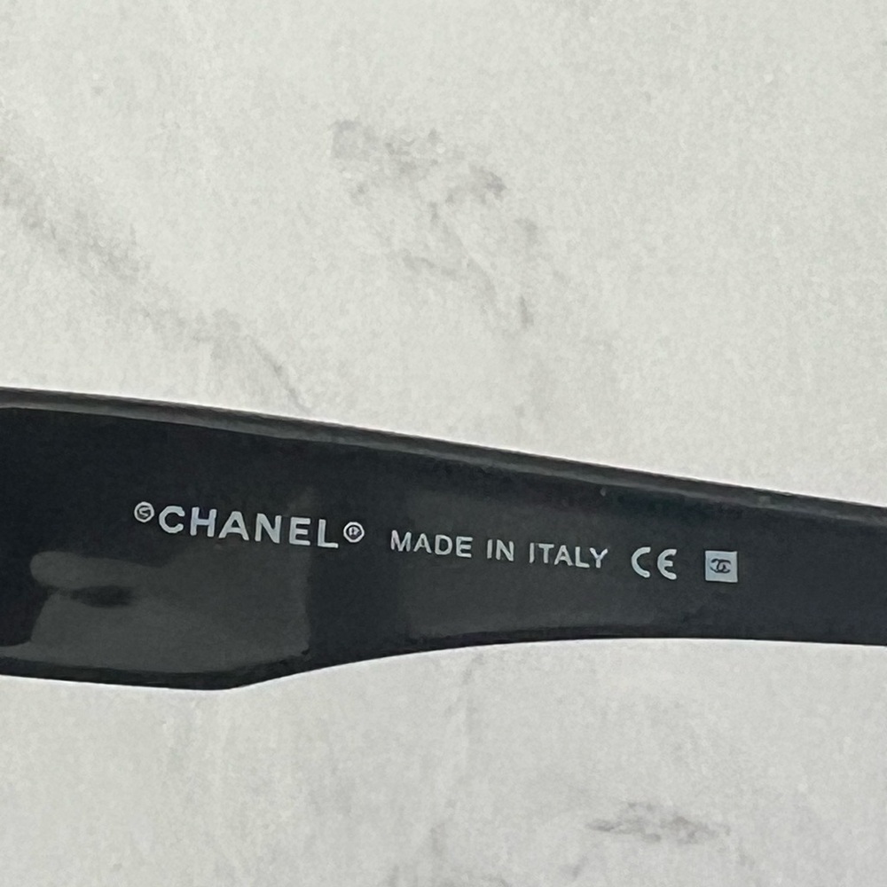 Stylish authentic CHANEL Black Sunglasses with Swarovski crystal logo sides - Picture 5 of 9